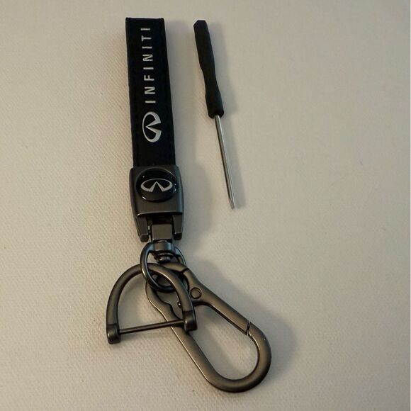 Infinity Key Fob Keychain in Black Leather NWT - Picture 3 of 4